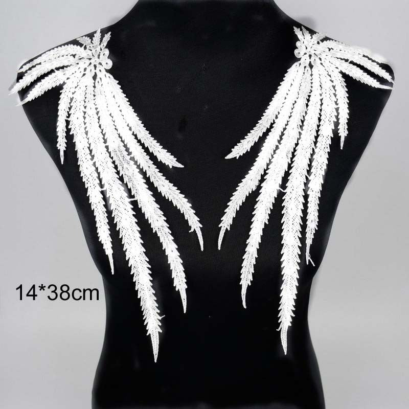 Cache décolleté en collier de dentelle brodé - 25