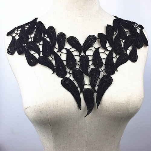 Cache décolleté en collier de dentelle brodé - 7