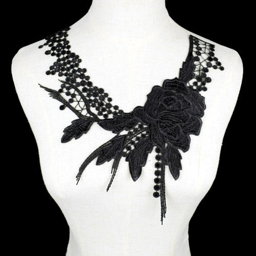 Cache décolleté en collier de dentelle brodé - 23