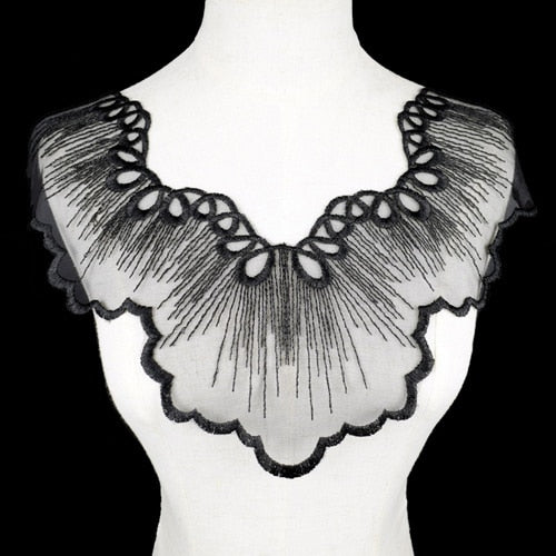 Cache décolleté en collier de dentelle brodé - 21