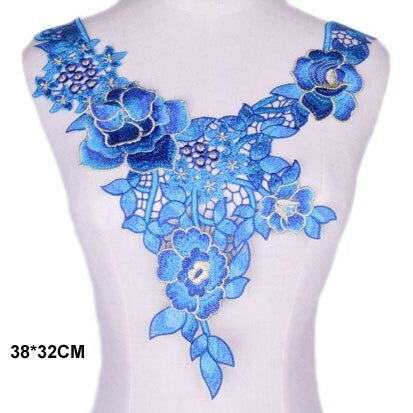 Cache décolleté en tissu brodé bleu 15