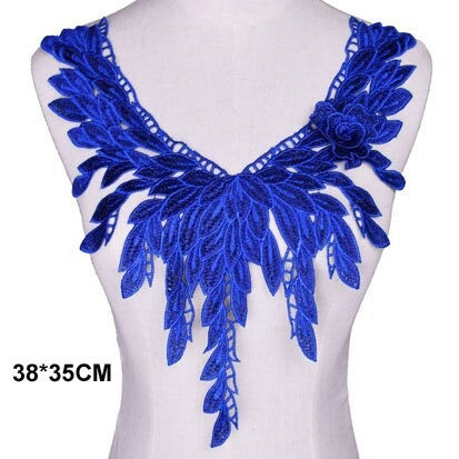 Cache décolleté en tissu brodé bleu 13