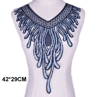 Cache décolleté en tissu brodé bleu 11