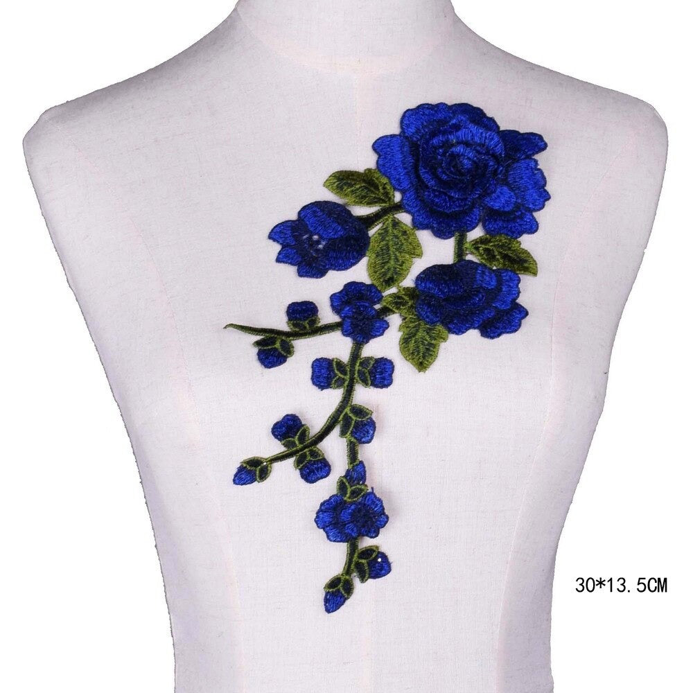 Cache décolleté en tissu brodé bleu 10