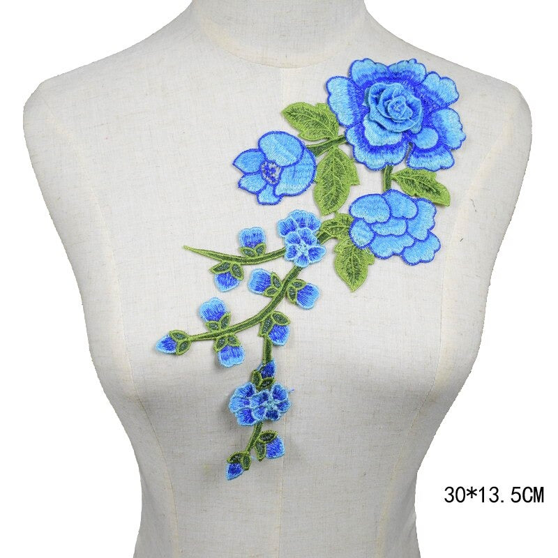 Cache décolleté en tissu brodé bleu 9