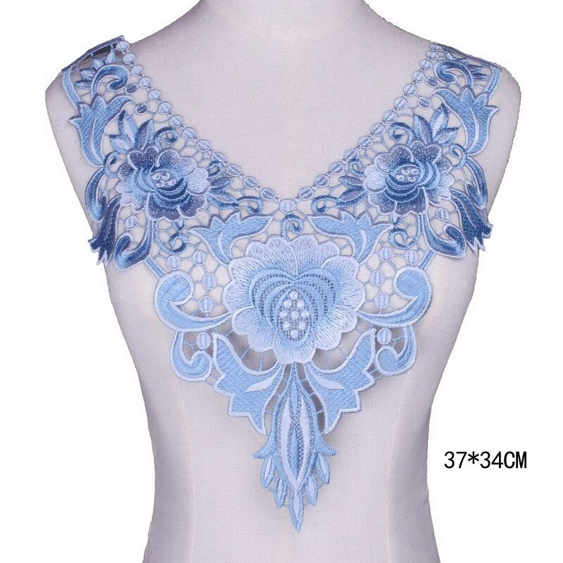 Cache décolleté en tissu brodé bleu 5