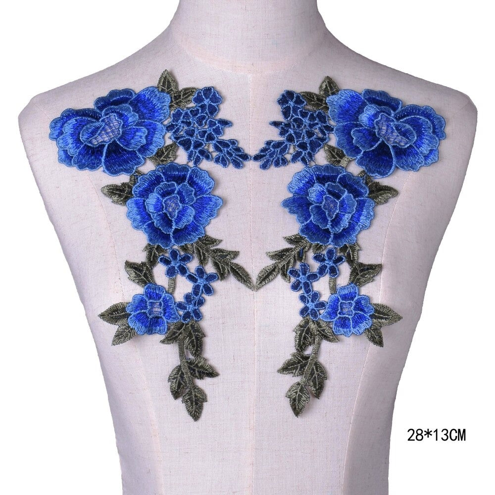 Cache décolleté en tissu brodé bleu 3