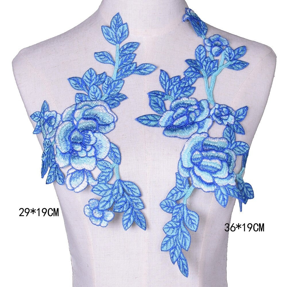 Cache décolleté en tissu brodé bleu 1