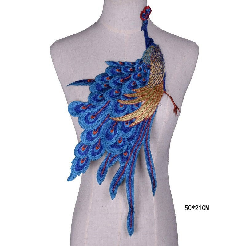 Cache décolleté en tissu brodé bleu 2