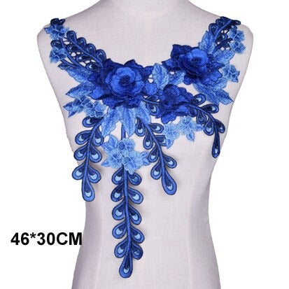 Cache décolleté en tissu brodé bleu 22