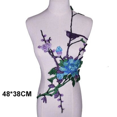 Cache décolleté en tissu brodé bleu 23