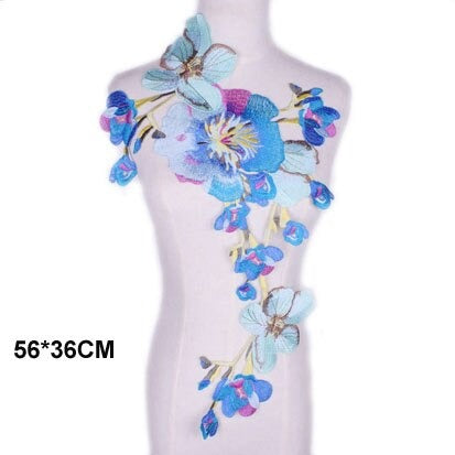 Cache décolleté en tissu brodé bleu 21