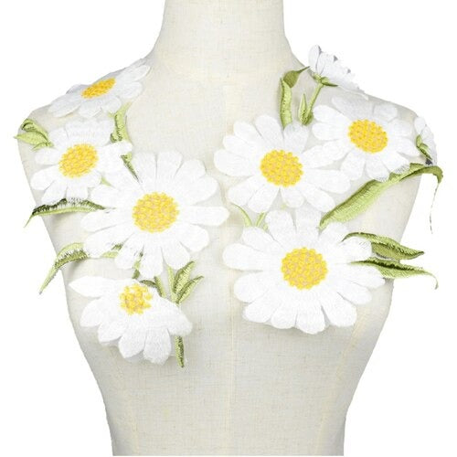 Cache décolleté en tissu brodé en fleur 17