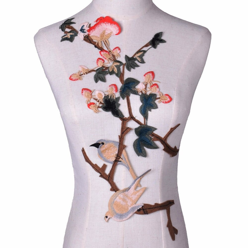 Cache décolleté en tissu brodé en fleur 6