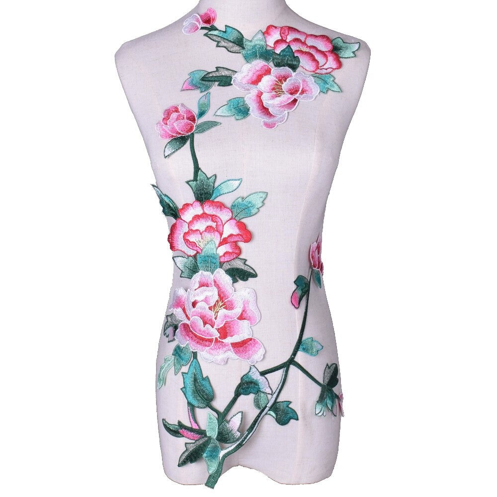 Cache décolleté en tissu brodé en fleur 1