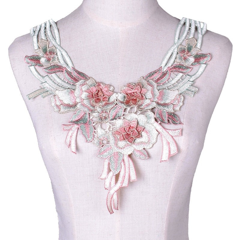 Cache décolleté en tissu brodé en fleur 26