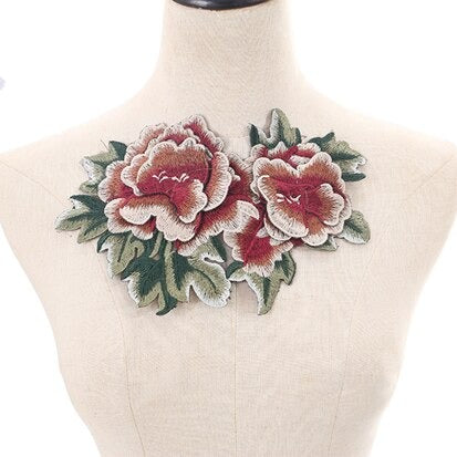 Cache décolleté en tissu brodé en fleur 23