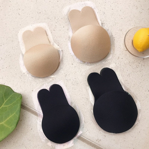 Cache tétons en forme de lapin en soutien gorge adhésif démonstration